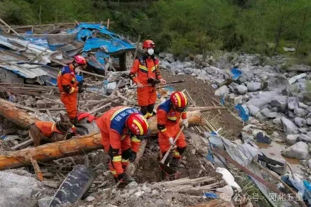 油動(dòng)式大載荷長(cháng)航時(shí)無(wú)人直升機——打造我國應急救援、防汛救災、森林草原消防的“新質(zhì)戰斗力”!